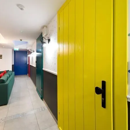 Waterlane Island Hostel&apartments Hostal