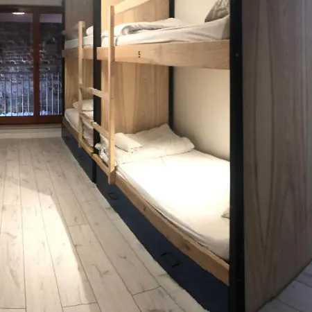 Waterlane Island Hostel&apartments