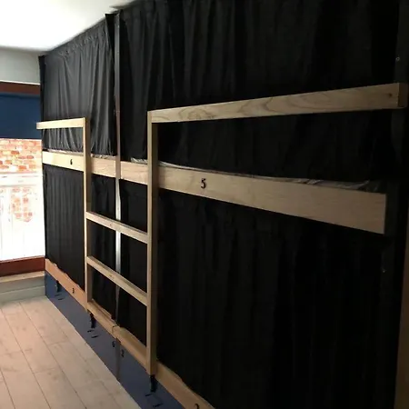 Waterlane Island Hostel&apartments