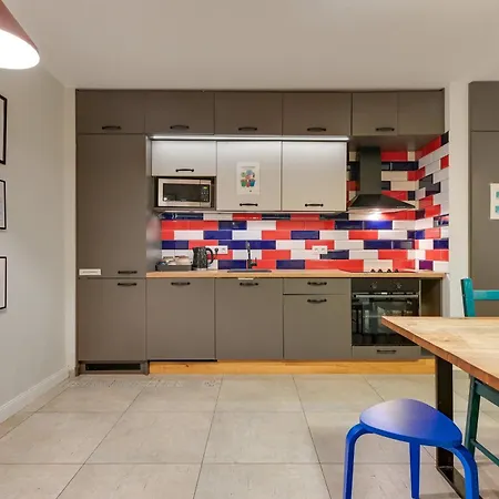 אכסניה Waterlane Island Hostel&apartments