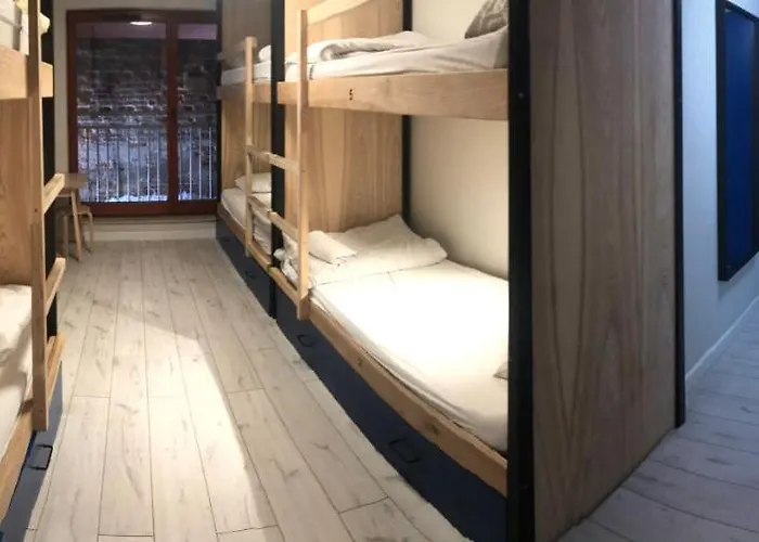 Waterlane Island Hostel&apartments